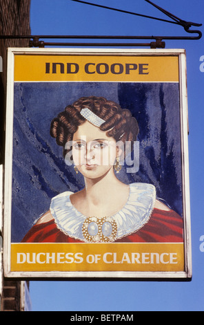 Herzogin von Clarence Kneipe Gasthaus Zeichen, London SW1 English Portrait Brett Bretter England UK Gastwirtschaft unterschreibt beherbergt genehmigten Voraussetzungen Stockfoto