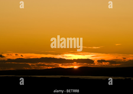 Sonnenuntergang von der Cotswold Weg auf Coaley Gipfel in der Nähe von Stroud Gloucestershire, England Stockfoto