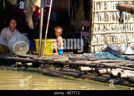 Leben auf dem Tonla-Sap-See, zwischen Battambang und Siem Reap. Kambodscha. Stockfoto