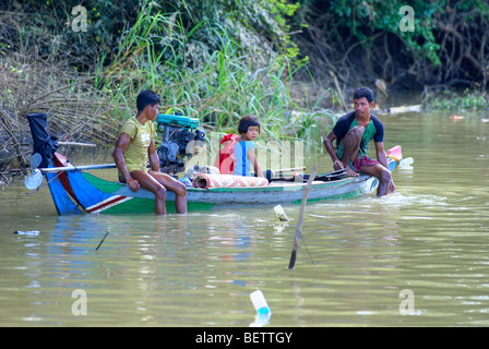 Leben auf dem Tonla-Sap-See, zwischen Battambang und Siem Reap. Kambodscha. Stockfoto