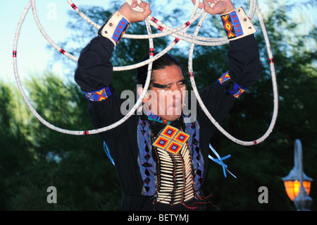 Redhouse Familie Tänzer, indianische Darsteller in Tucson treffen Sie sich, ein Multi-Kulti-fest in Tucson, Arizona, USA. Stockfoto