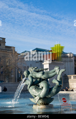 "Modell für ein Hotel" auf der 4. Sockel am Trafalgar Square in London. Stockfoto