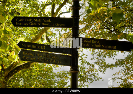 Finsbury Park Wegweiser Richtungen gerichtete North London England UK Stockfoto