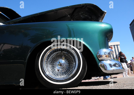 Sauvecitos-Auto-Club-Mitglieder anzeigen low rider Autos Tucson treffen sich, ein Multi-Kulti-fest in Tucson, Arizona, USA. Stockfoto