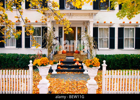 Veranda im Herbst - Woodstock Vermont USA Stockfoto