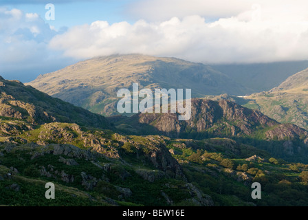 Abend-Blick vom Ulpha fiel in Richtung Seathaite Dam im Lake District, Cumbria Stockfoto