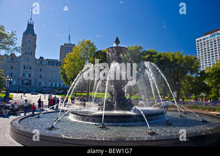 La Fontaine de Tourny est Mise En Eau, Brunnen außerhalb L'Hotel du Parlement ein Quebec, Parlamentsgebäude, La Place de L'Assemble Stockfoto