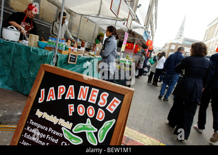 Mulikulturelle Küche Straßenhändler im UpMarket in der alten Brauerei Trueman. London. Großbritannien. UK Stockfoto