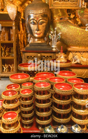 Buddhistische Kunst zum Verkauf an den Chatuchak Weekend Market in Bangkok Thailand Stockfoto