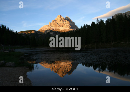 Tre Cime di Lavaredo und Reflexion im Lago Antorno, italienischen Dolomiten Stockfoto