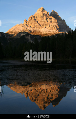 Tre Cime di Lavaredo und Reflexion im Lago Antorno, italienischen Dolomiten Stockfoto
