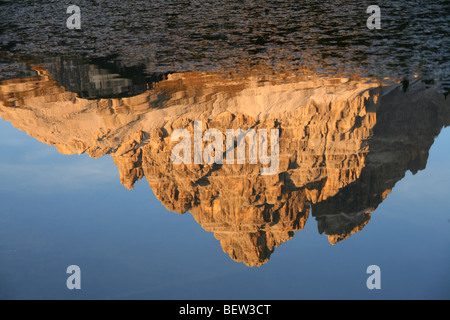 Tre Cime di Lavaredo spiegelt sich in Lago Antorno, italienischen Dolomiten Stockfoto