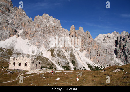 Ex-Rifugio Popena in Val Popena Alta, italienischen Dolomiten Stockfoto