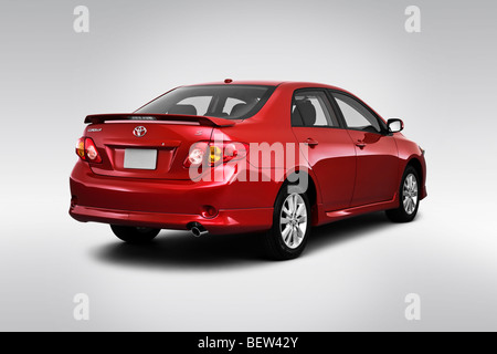 2010 Toyota Corolla S rot - Winkel Rückansicht Stockfoto