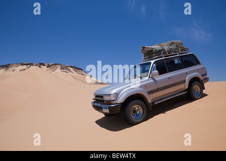 Jeep-Tour in der schwarzen Wüste, libysche Wüste, Ägypten Stockfoto