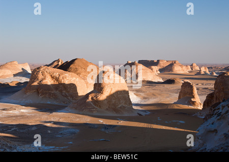 Twilight im White Desert National Park, libysche Wüste, Ägypten Stockfoto