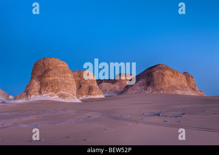 Twilight im White Desert National Park, libysche Wüste, Ägypten Stockfoto