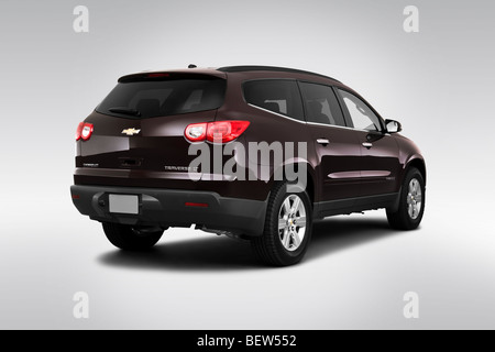 2010 Chevrolet Traverse 1LT rot - Winkel Rückansicht Stockfoto