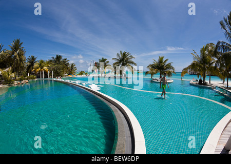 Pool von Malediven Insel Kandooma, Süd Male Atoll, Malediven Stockfoto