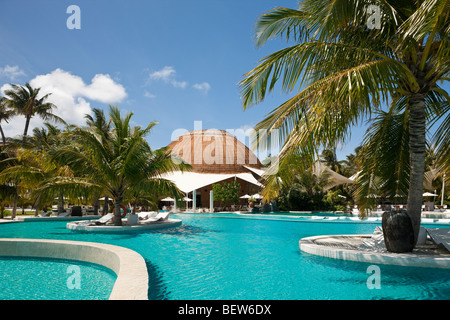 Pool von Malediven Insel Kandooma, Süd Male Atoll, Malediven Stockfoto