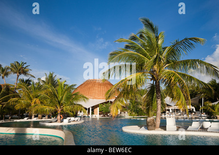 Schwimmbad der Malediven Insel Kandooma, Süd Male Atoll, Malediven Stockfoto