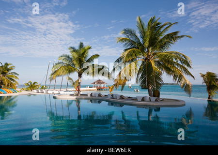 Pool von Malediven Insel Kandooma, Süd Male Atoll, Malediven Stockfoto