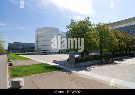 Bürogebäude und Vorplatz der HypoVereinsbank auf dem Kirchberg, Luxemburg Stockfoto