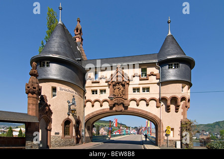 Tor der Moselbrücke, Traben-Trarbach, Rheinland-Pfalz, Deutschland Stockfoto