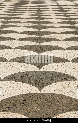 Nahaufnahme von Bodenbelägen im Fischmaßstab auf dem Praca do Municipio Funchal Madeira Portugal EU Europe Stockfoto