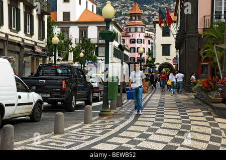 Die belebte Straße der Rua do Aljube in der Stadt Stadtzentrum im Sommer Funchal Madeira Portugal EU Europa Stockfoto