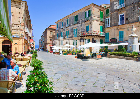 Gasse in Tropea, Italien Stockfoto