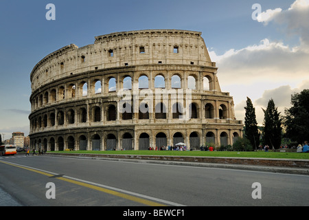 Außenansicht des Kolosseums, Rom, Italien Stockfoto