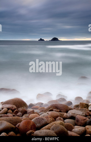 Flut an Porth Nanven, Dämmerung, Nordcornwall, St nur Stockfoto