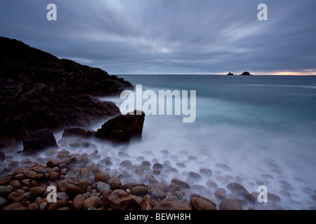 Flut an Porth Nanven, Dämmerung, Nordcornwall, St nur Stockfoto