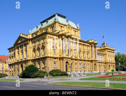 Zagreb, Kroatien, Croatian National Theatre (1895) in Trg Marsala Tita (Tito-Platz) Stockfoto