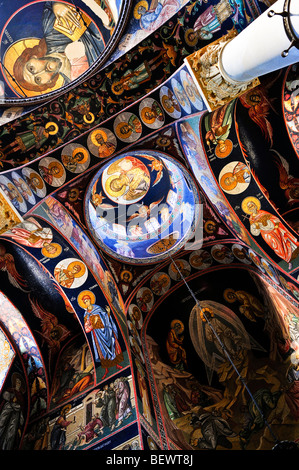 Innenraum der orthodoxen christlichen Kirche des Hl. Georg in Topola, Serbien Stockfoto