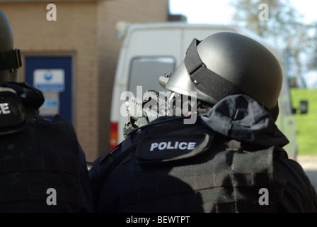 Taktische Waffen Polizist im containment Stockfoto