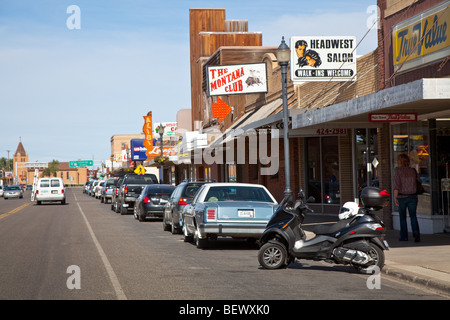 Piaggio MP3 geparkt auf der Main Street, Shelby, Montana USA Stockfoto