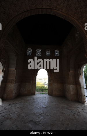 Mirador in den Gehweg auf den Wassergarten Innenhof von der Generalife, der Alhambra, Granada, Andalusien, Spanien Stockfoto