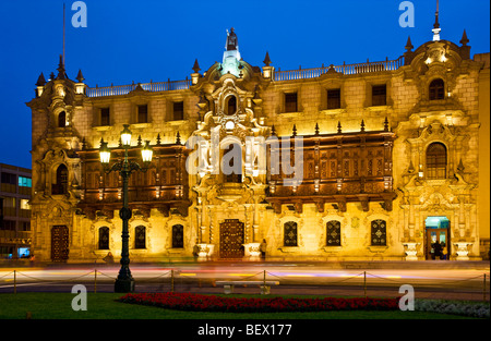 Palast des Erzbischofs in der Plaza Mayor, ehemals Plaza de Armas im Zentrum von Lima, Hauptstadt von Peru Stockfoto