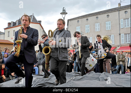 Jazz Fanfaren in Parthenay Deux-Sèvres, Frankreich Stockfoto