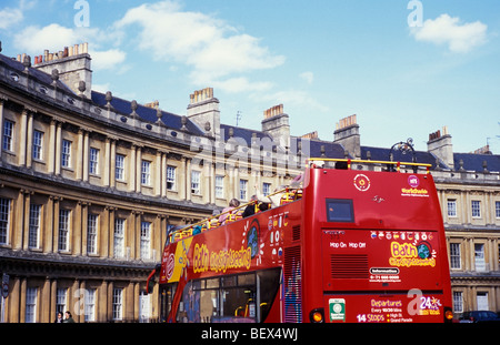 Touristenbus bei The Circus Bad Somerset UK Stockfoto