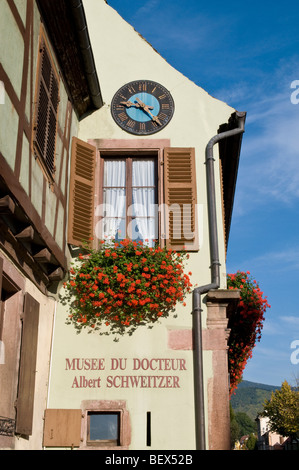 Außenansicht des Museums von Albert Schweitzer in seinem Geburtsort Kaysersberg Elsass Frankreich Stockfoto