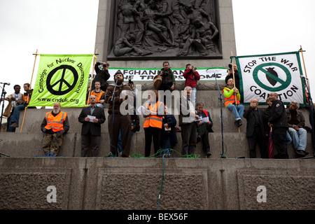 Ein Ex-Guantanamo Bay Häftling spricht bei einer Anti-Kriegs-Rallye, Trafalgar Square, London. Stockfoto