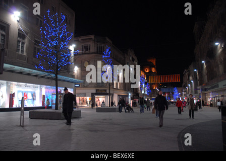 Eine Menge der late-Night-Shopper im Stadtzentrum von Kirche Straße Liverpool, Merseyside, England, Stockfoto