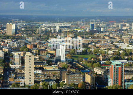 einen Blick auf London vom 27. Stock der Barclays Bank in Canary Wharf, einschließlich das Olympiastadion Stockfoto