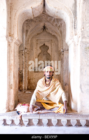 Menschen rund um das Dorf von Orchha, Madhya Pradesh, Indien. Stockfoto