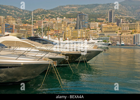 Luxus-Yachten im Hafen von Monte Carlo Stockfoto