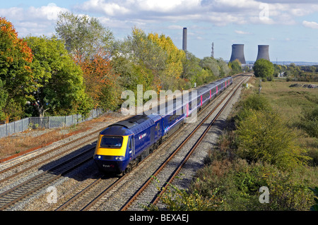 43009 führt eine erste große Western HST auf einer London Paddington - Swansea Service durch Milton Park auf der Great Western Hauptbahn Stockfoto