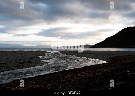 Der Strand von Camas Fhionnairigh auf Loch Scavaig bei Camasunary, Isle Of Skye, Schottland Stockfoto